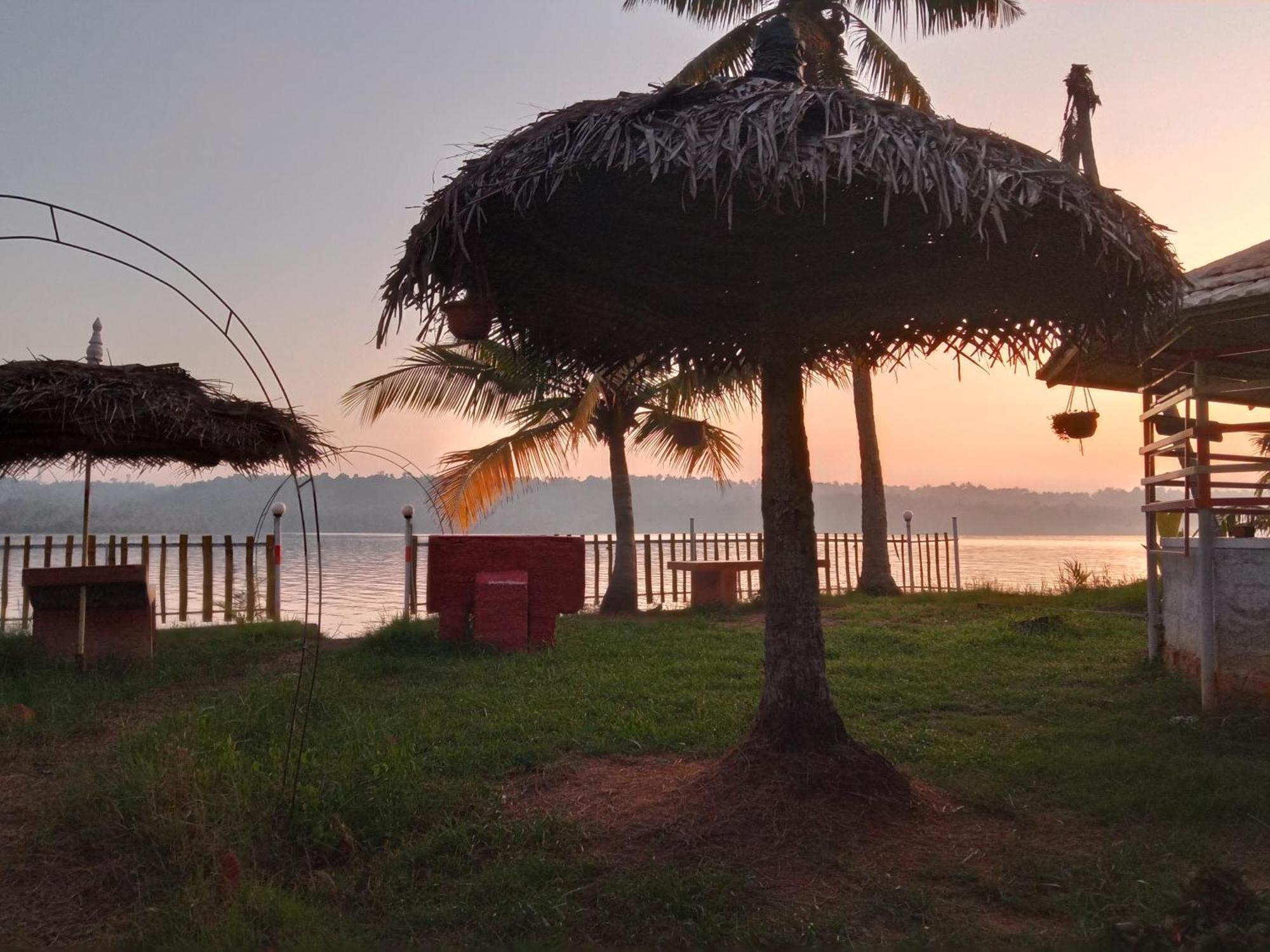 Lake Homes Varkala Bagian luar foto